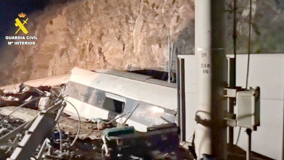 Bei dem Zugunglück kamen viele Menschen ums Leben. Foto: Uncredited/Guardia Civil via AP/