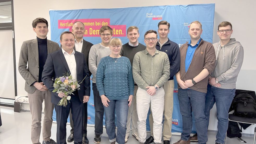 Der neue Vorstand des Kreisverbands Aurich mit den zwei Gästen des Bezirksverbands Elbe-Jade. Foto: Christin Wetzel