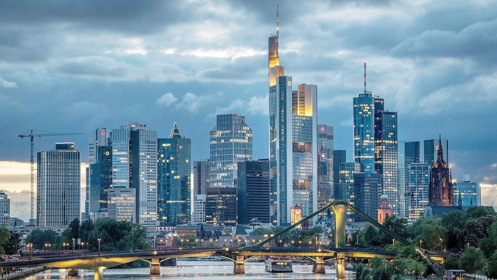 Banken halten sich wegen der Wirtschaftsflaute mit Krediten zurück. (Symbolbild) Foto: Boris Roessler