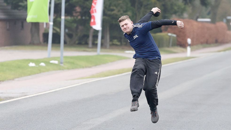 Marlon Niendieker holte mit Dietrichsfeld einen wichtigen Heimsieg. Fotos: Wilfried Gronewold