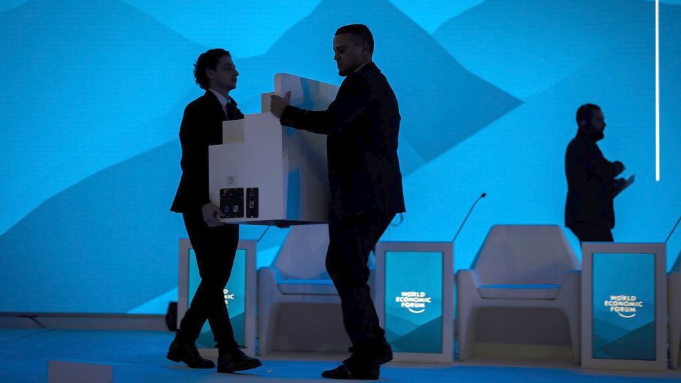 Stimmung unter Firmenchefs trübt sich ein. Foto: Michael Buholzer/KEYSTONE/dpa