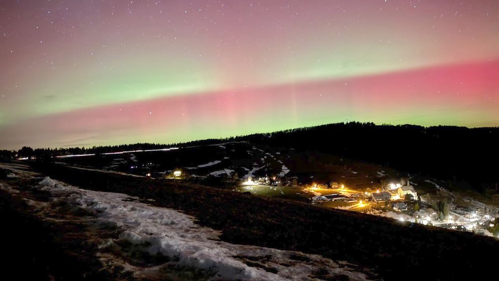 Polarlichter waren sogar in Süddeutschland zu sehen, wie hier in Baden-Württemberg. Foto: Valentin Gensch/dpa