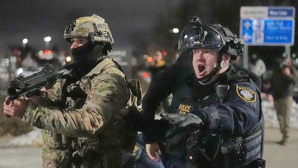 In Minneapolis schoss ein ICE-Beamter auf eine Frau und tötete sie. Foto: Yuki Iwamura/AP/dpa