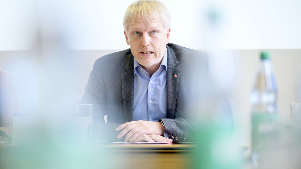 Der niedersächsische GEW-Chef Stefan Störmer begrüßt die Anschaffung von Tablets für die Schüler – und wirft der CDU eine „inszenierte Empörung“ vor. Foto: dpa/ Julian Stratenschulte