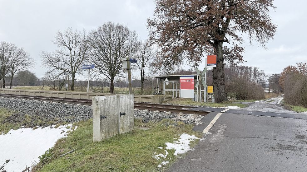 Ein Gleis, ein Wartehäuschen, eine Fahrkartenschalter: In Neetzendorf steigen so wenig Menschen ein, wie sonst nirgends in Niedersachsen. Foto: Marie Busse
