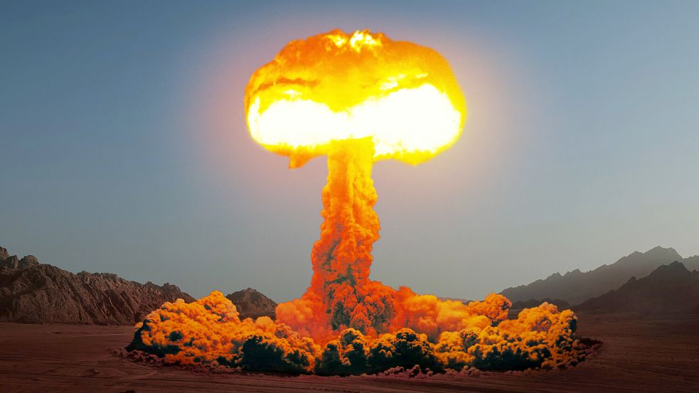 Funktionstest: Explosion einer Atombombe mit einem Pilz in der Wüste. Foto: IMAGO/Ales Utouka