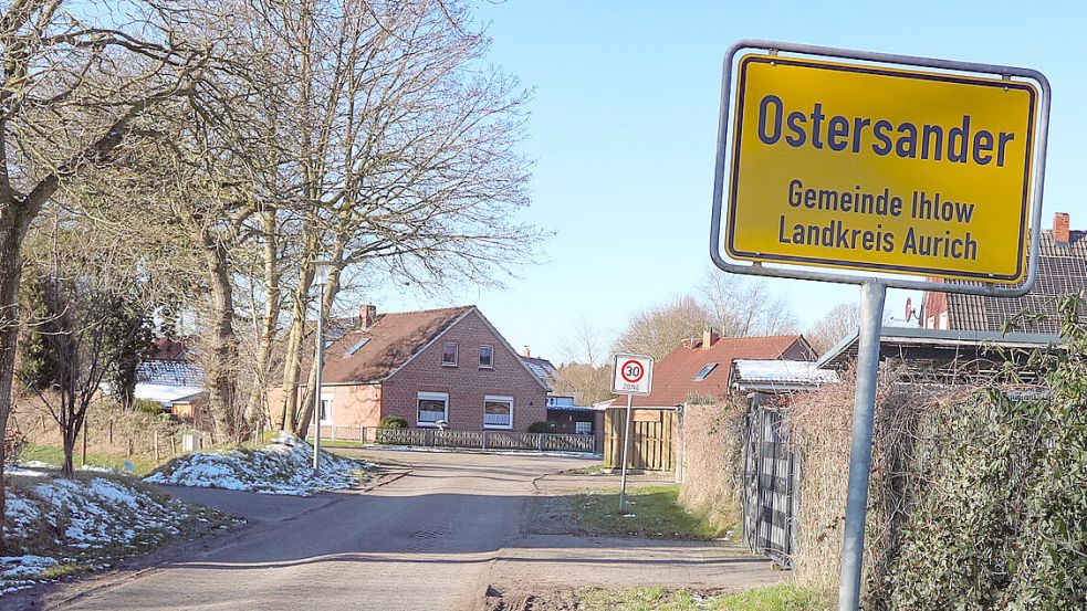 Ein Ortsschild von Ostersander, hier an der Straße „Zum Sportplatz“. Foto: Romuald Banik