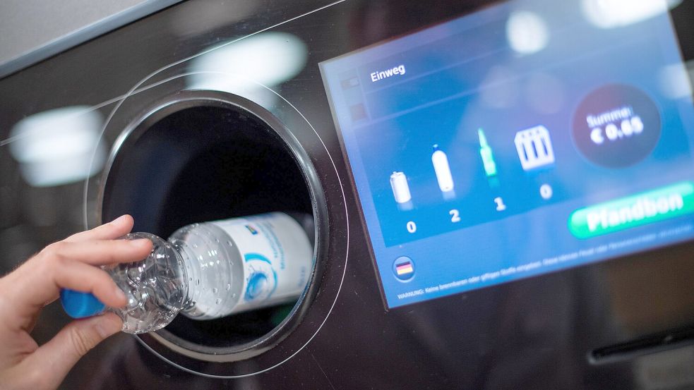 Seit 2003 gibt es in Deutschland Pfand für Einwegdosen und -flaschen. Foto: dpa/Monika Skolimowska