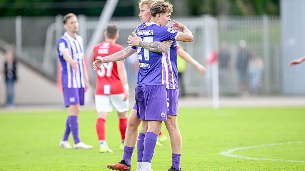 Werden am Sonntag voraussichtlich nicht gemeinsam für den VfL Osnabrück auf dem Platz stehen: Bjarke Jacobsen und Robin Fabinski (vorne). Foto: Michael Titgemeyer