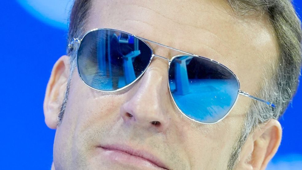 Mit seinem Auftritt mit Sonnenbrille in Davos landete Macron auf vielen Titelseiten (Archivbild). Foto: Markus Schreiber/AP/dpa