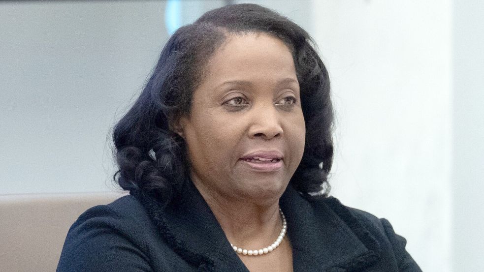 US-Präsident Trump will Fed-Vorstandsmitglied Cook angeblich wegen Hypothekenbetrugs loswerden. (Archivbild) Foto: Mark Schiefelbein/AP/dpa