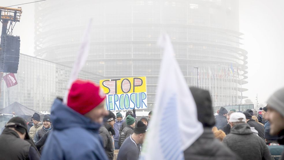 Europäische Landwirte fürchten durch das Freihandelsabkommen mit den Mercosur-Staaten wirtschaftliche Nachteile und brachten ihren Unmut laut zur Sprache. Foto: IMAGO / Anadolu Agency