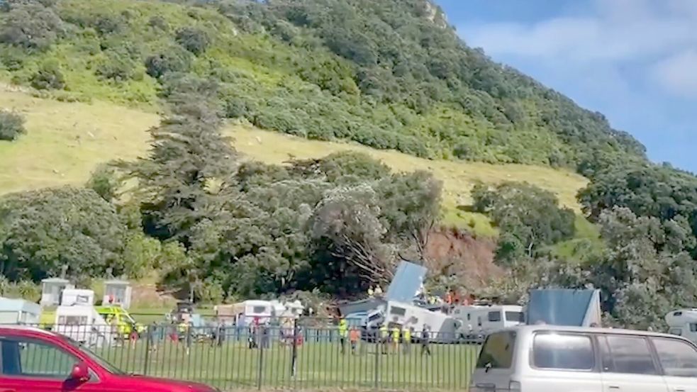 Der Erdrutsch auf einem Campingplatz begrub unter anderem den Toilettenblock. Foto: Supplied