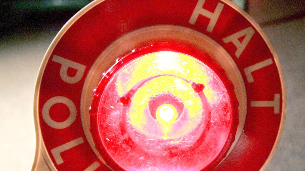 Die Polizei sucht Menschen, die den Mercedesfahrer in Osnabrück beobachtet haben. Foto: dpa/Uli Deck