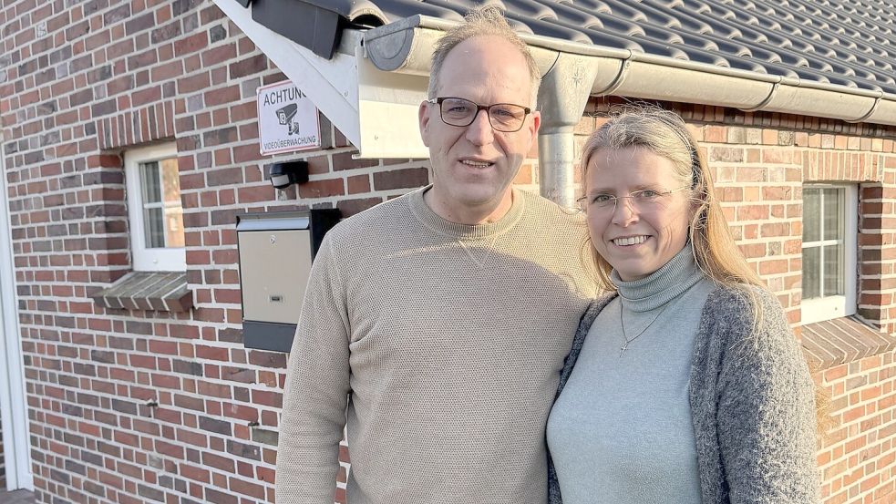 Marco und Anja Stresow sorgen sich um ihr kernsaniertes Haus, in das sie viel Arbeit gesteckt haben und an dem zahlreiche Erinnerungen hängen. Fotos: Holger Janssen