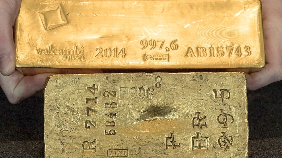 Die Bundesbank präsentiert Goldbarren, die sie aus dem Ausland in eigene Tresore nach Frankfurt geholt hat. (Archivbild) Foto: Boris Roessler