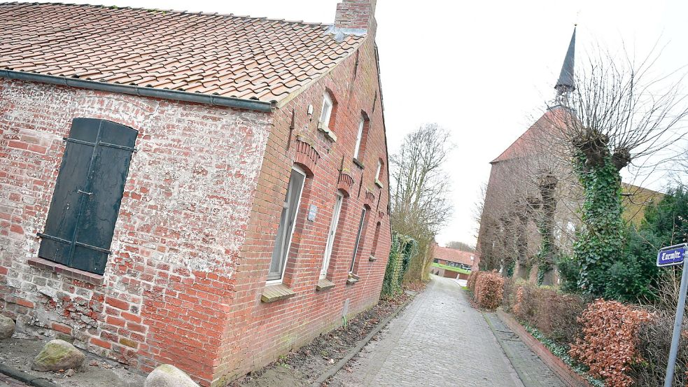 Für das Haus in der Emsstraße wurde bereits eine Baugenehmigung für die fachgerechte Sanierung des Gebäudeinneren und der Fassade erteilt. Foto: Heinz Wagenaar/Archiv