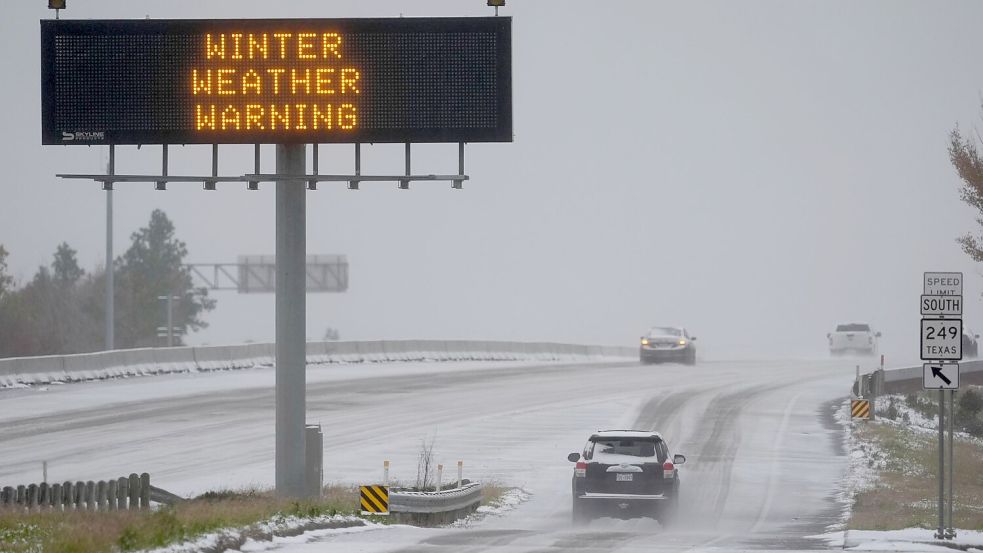 Für Millionen Menschen gelten Wetterwarnungen. Foto: David J. Phillip/AP/dpa