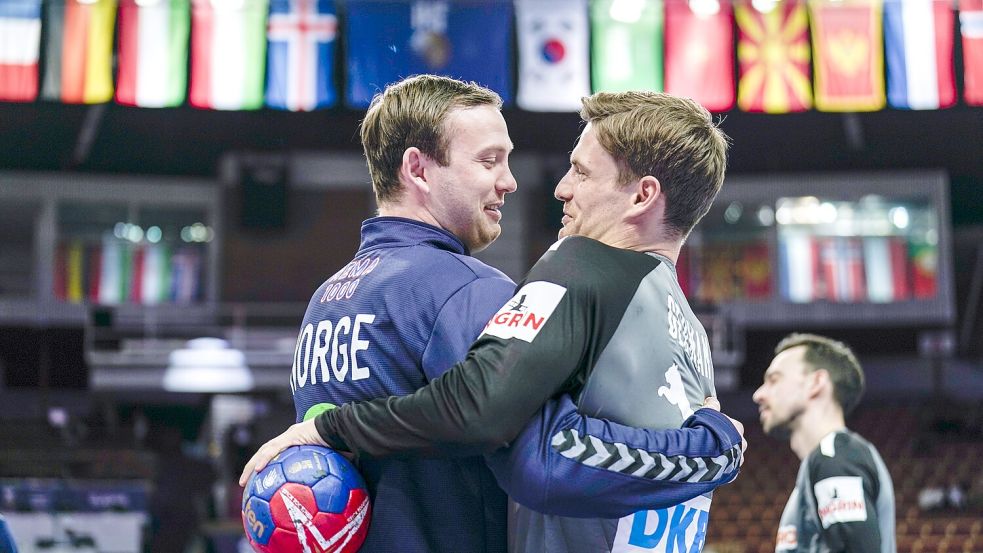 Ziemlich beste Freunde: Rune Dahmke (rechts) und Sander Sagosen sind nicht zur familiär verbunden, sie spielten auch von 2020 bis 2023 gemeinsam beim THW Kiel. Foto: Imago/NTB
