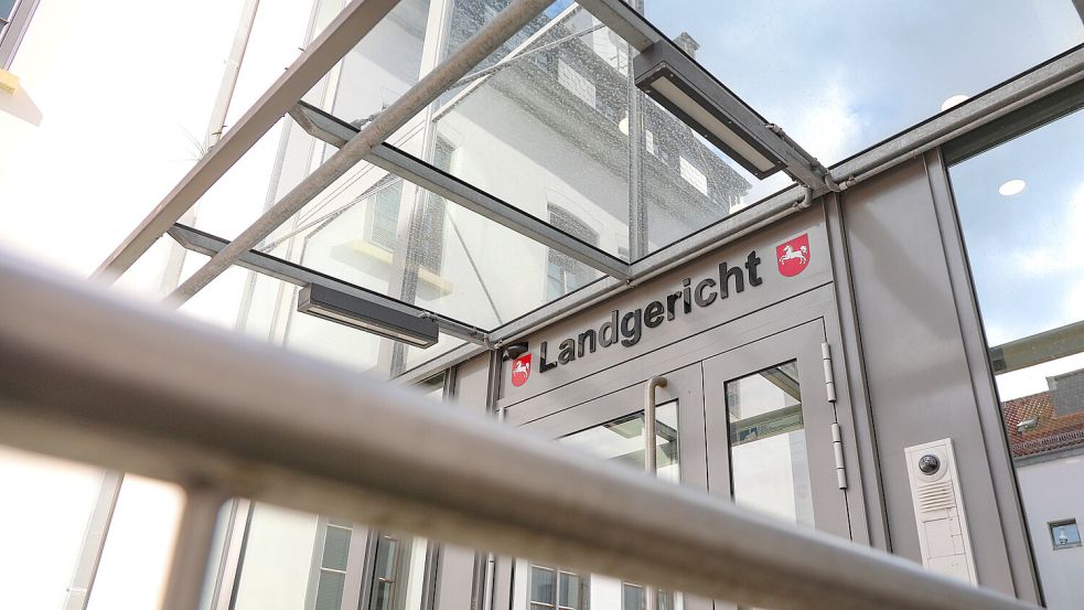 Eingang zum Landgericht in Aurich. Foto: Romuald Banik