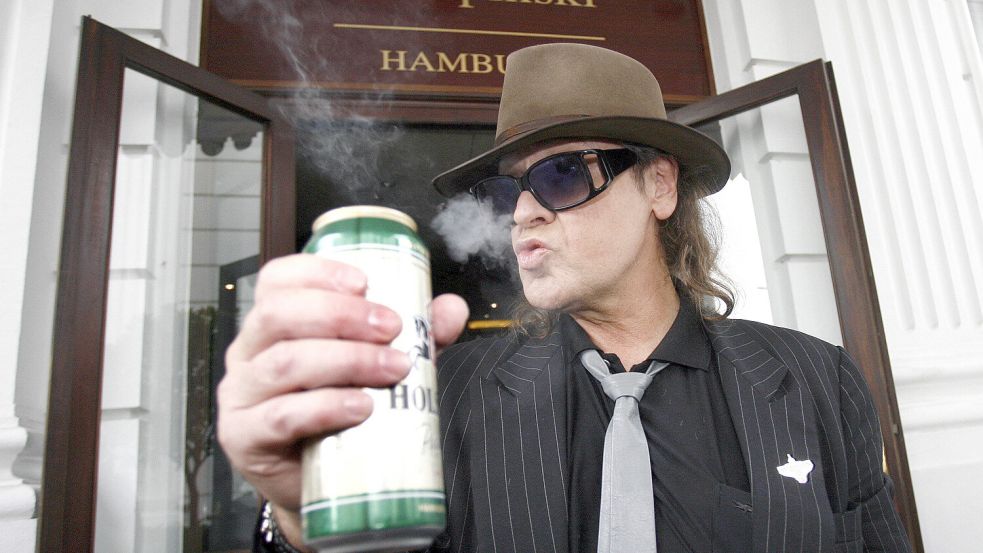 Vor der eigenen Haustür: Udo Lindenberg bewohnt eine ganze Raumflucht im Hamburger Hotel Atlantic. Foto: IMAGO/BREUEL-BILD