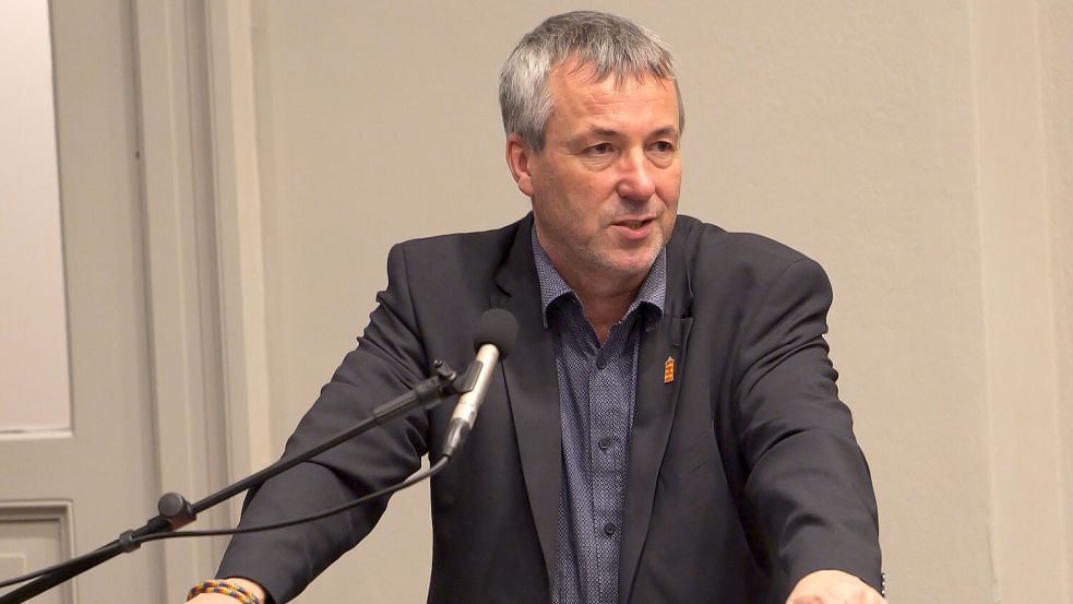 „Alle müssen sich gemeinsam an einen Tisch setzen um die Dinge gemeinsam vorantreiben“, sagte Johann Saathoff in seinem Vortrag im Auricher Landschaftsforum. Foto: Werner Jürgens