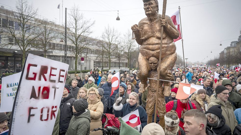 „Wir sind keine Amerikaner“: Vergangene Woche gab es Proteste gegen Trump vor der US-Botschaft in Kopenhagen. Foto: IMAGO / TT