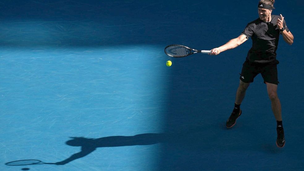 Alexander Zverev hat bei den Australian Open souverän das Viertelfinale erreicht. Foto: Dar Yasin/AP/dpa