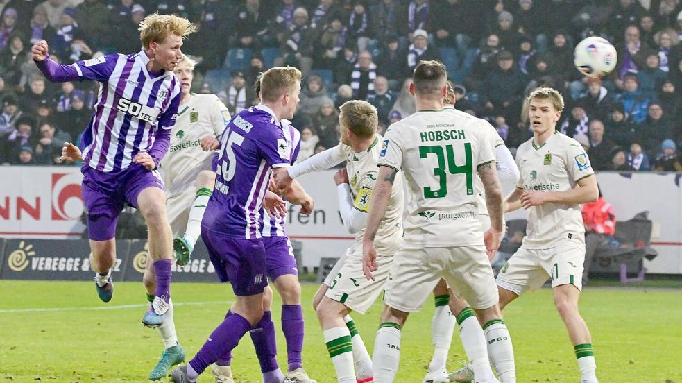 Hier sah es noch richtig gut aus: Bjarke Jacobsen (links) köpft zur 1:0-Führung des VfL Osnabrück gegen 1860 München ein. Foto: Helmut Kemme