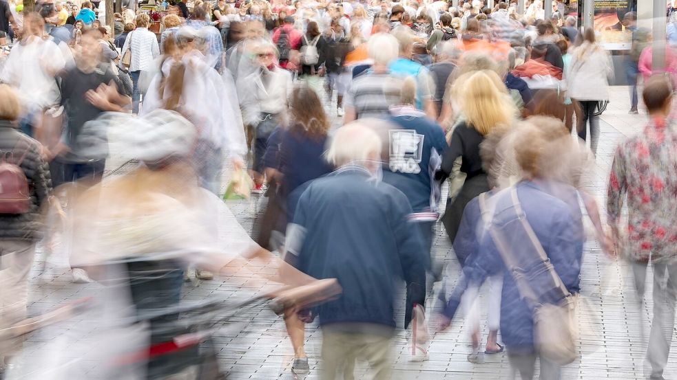 Wie leben die Menschen in Deutschland? Dieser Frage wollen Statistiker auf den Grund gehen. (Symbolbild) Foto: Jan Woitas