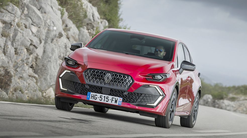 Die bullige Front wird von den Rhomben des Renault-Logos dominiert.