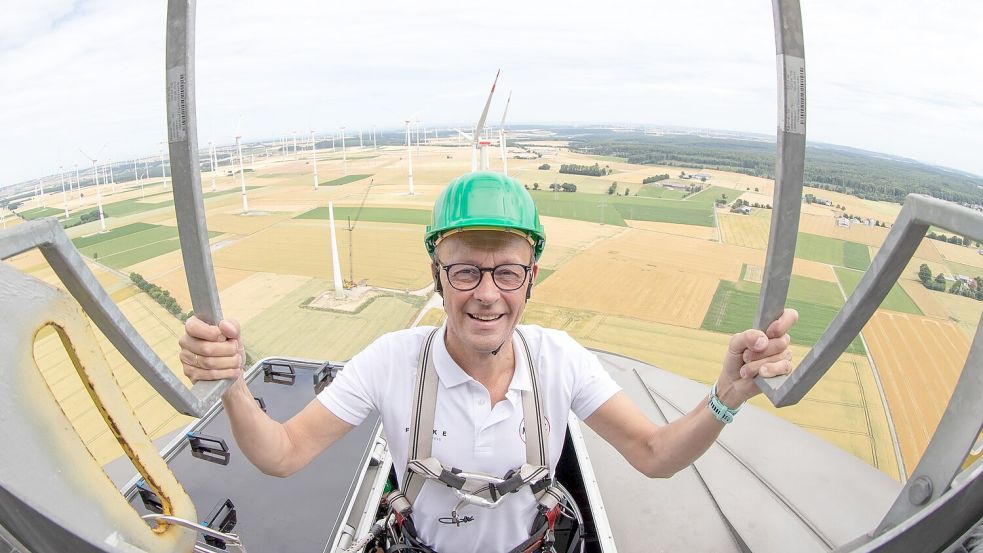 Der Kanzler hat sich Windräder schon aus der Nähe angeschaut, kann ästhetisch aber nicht viel mit ihnen anfangen. Foto: Friso Gentsch