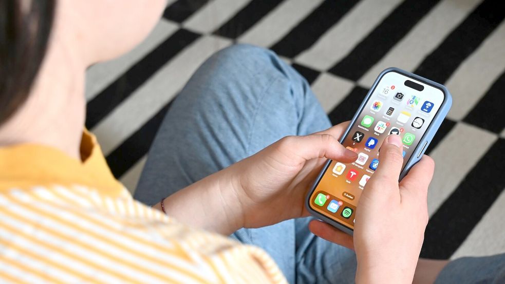 In Frankreich wird ein Social-Media-Verbot für Jüngere vorangetrieben. (Symbolbild) Foto: Elisa Schu/dpa