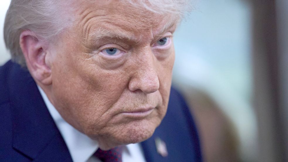 Die USA haben nach Worten Trumps eine „Armada“ nahe dem Iran stationiert. (Archivbild) Foto: Evan Vucci/AP/dpa