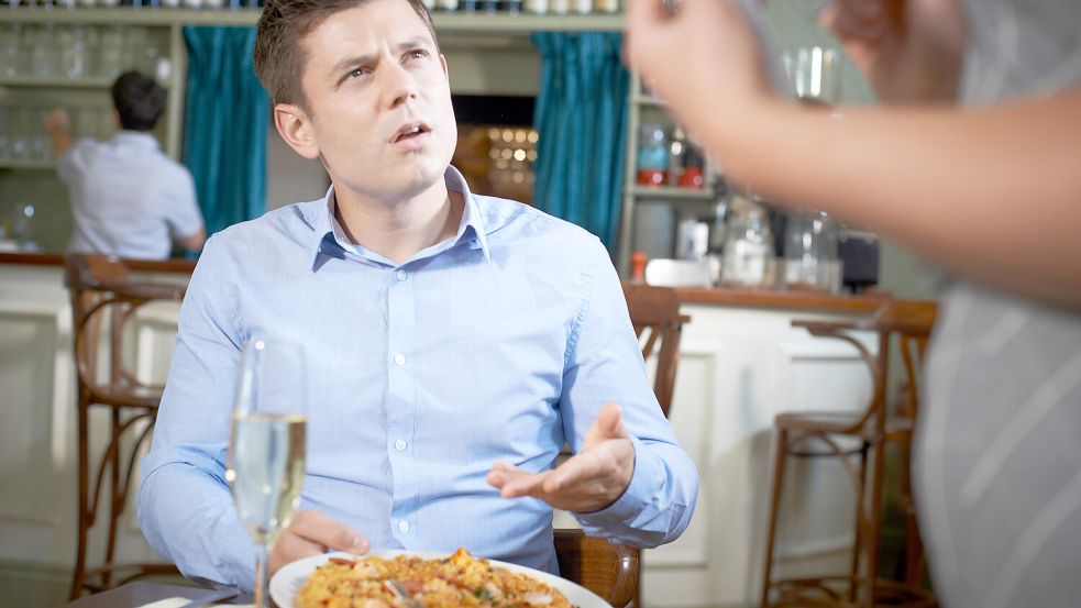 Wenn einem das Essen nicht gefällt, kann man das natürlich anmerken – sollte dabei jedoch auf die gute Kinderstube achten. Foto: Imago/Ingimage