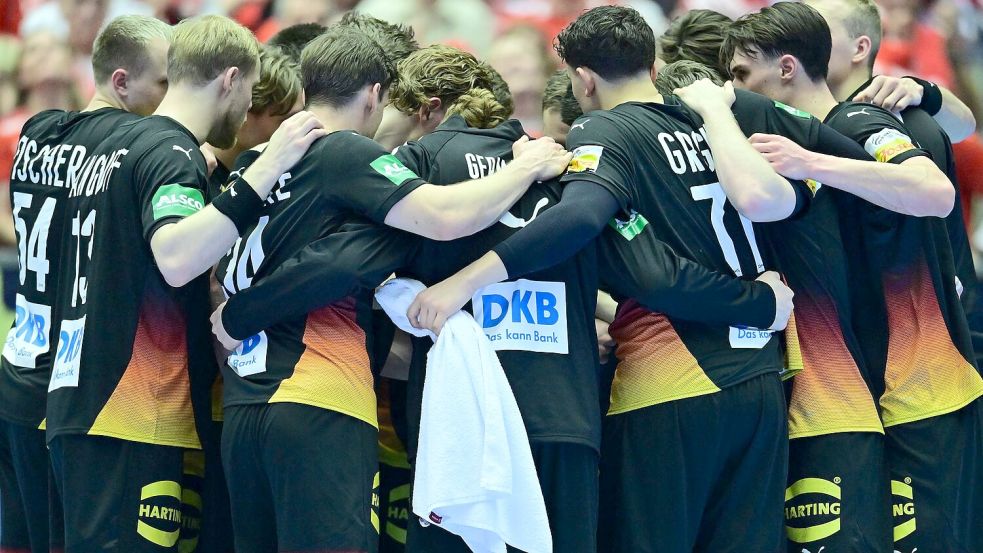 Die deutschen Handballer haben den Einzug ins EM-Halbfinale in den eigenen Händen. Foto: Sina Schuldt