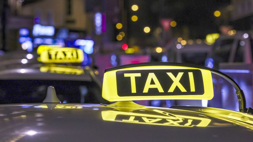 In einem Taxi ist der Streit eskaliert. Foto: Christoph Reichwein/DPA