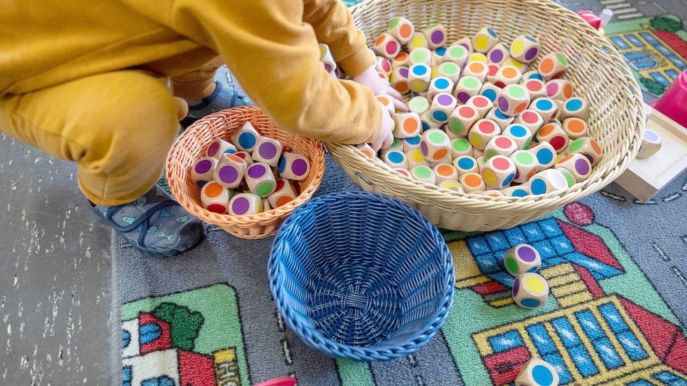 In den Kitas sind ausreichend viele und gut qualifiziert Fachkräfte von zentraler Bedeutung. (Archivbild) Foto: Marijan Murat