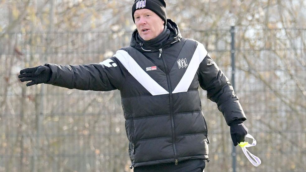 Überließ seinen Spielern diesmal viel Verantwortung: VfL-Trainer Timo Schultz. Foto: Helmut Kemme