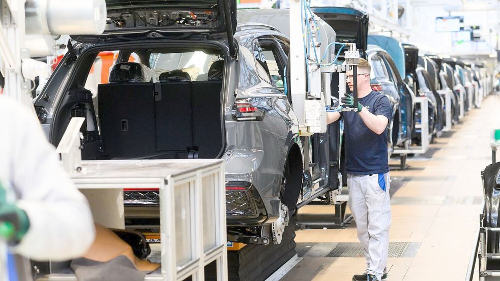 Autoindustrie in der Krise? Hersteller machen weiter Milliardengewinne. (Archivbild) Foto: Julian Stratenschulte