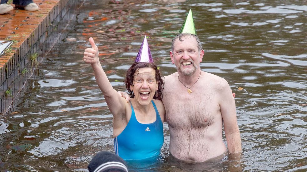 Die GMHütter DLRG lädt zum Neujahrsschwimmen im Waldbad. Wie startet es sich im kalten Wasser ins neue Jahr? Foto: André Havergo