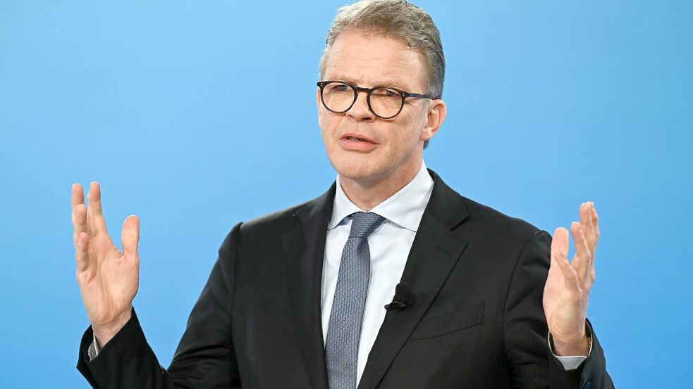 Nach Razzia wegen Geldwäscheverdachts: Konzernchef Sewing sagt Zusammenarbeit mit den Behörden zu. (Archivbild) Foto: Arne Dedert