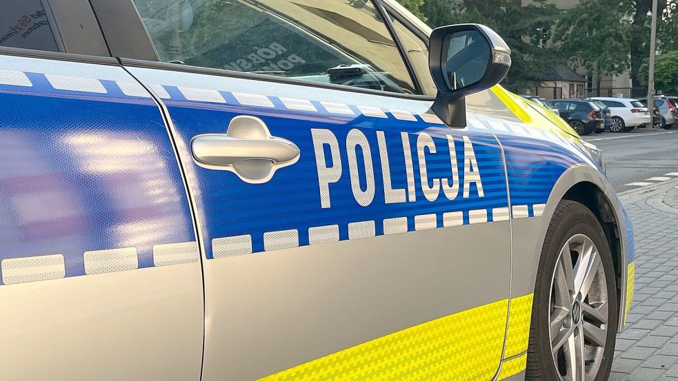 Ein Autofahrer in Polen hat mit seinem Wagen zwei Männer auf ihrem Schlitten gezogen. Einer wurde getötet, der andere schwer verletzt. (Symbolbild) Foto: Doris Heimann/dpa