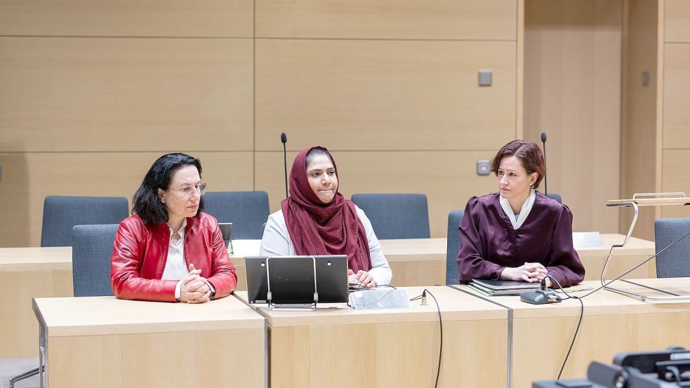 Nach dem Urteil zeigt sich die Klägerin erleichtert. Foto: Philipp von Ditfurth/dpa