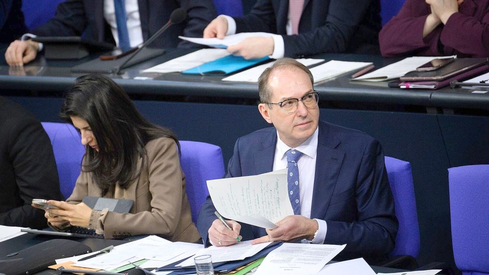 Federführend beim Kritis-Dachgesetz ist das von Alexander Dobrindt (CSU) geleitete Bundesinnenministerium. Foto: Bernd von Jutrczenka/dpa