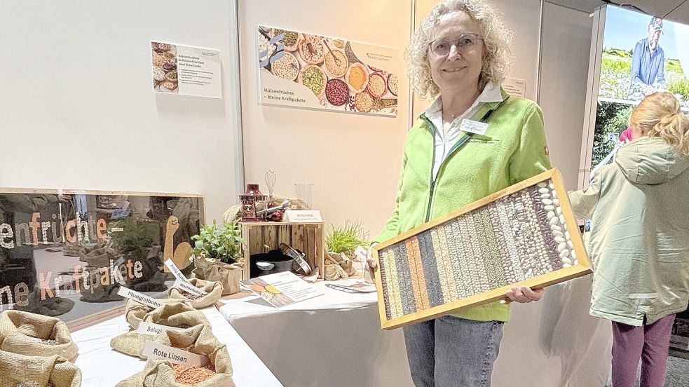 Gudrun Göppert von der Landwirtschaftskammer findet, dass Hülsenfrüchte viel öfter auf den Teller gehören. Foto: Karin Böhmer