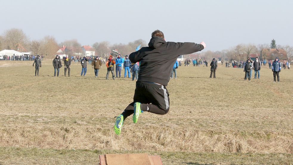 Der Friesische Klootschießerverband hat den Feldkampf an diesem Wochenende abgesagt. Foto: Wilfried Gronewold