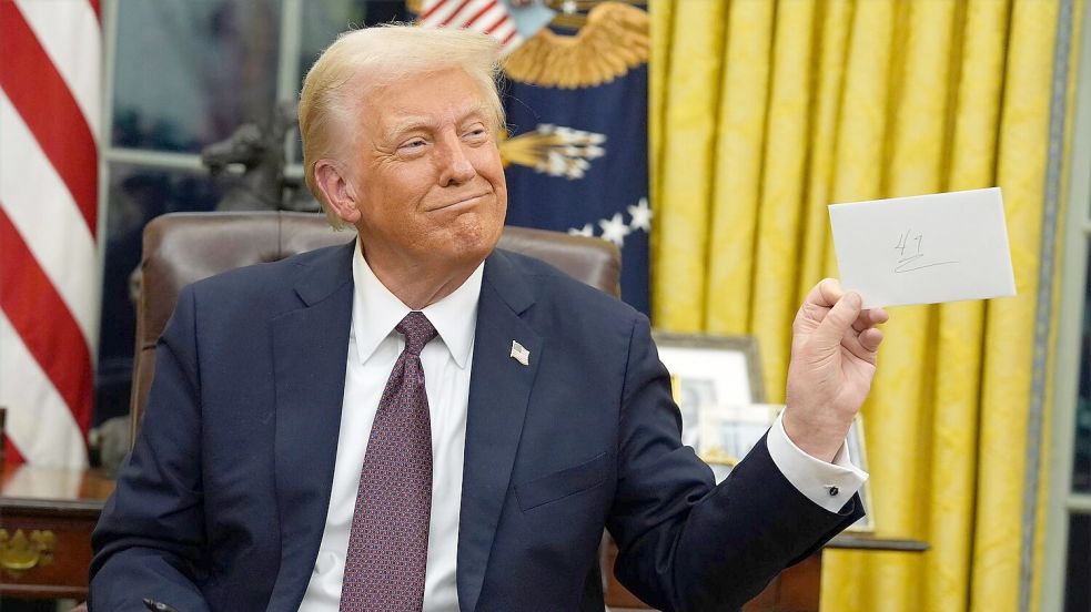 Heute will Trump seinen Favoriten für die Spitze der mächtigen Fed bekanntgeben. (Archivbild) Foto: Evan Vucci/AP/dpa