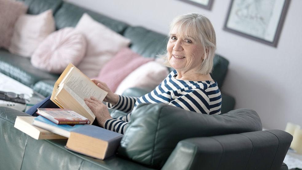 Statistiken, das Autobahn-Netz, Länderkarten – all das hat die Großefehntjerin genau studiert. Foto: Klaus Ortgies