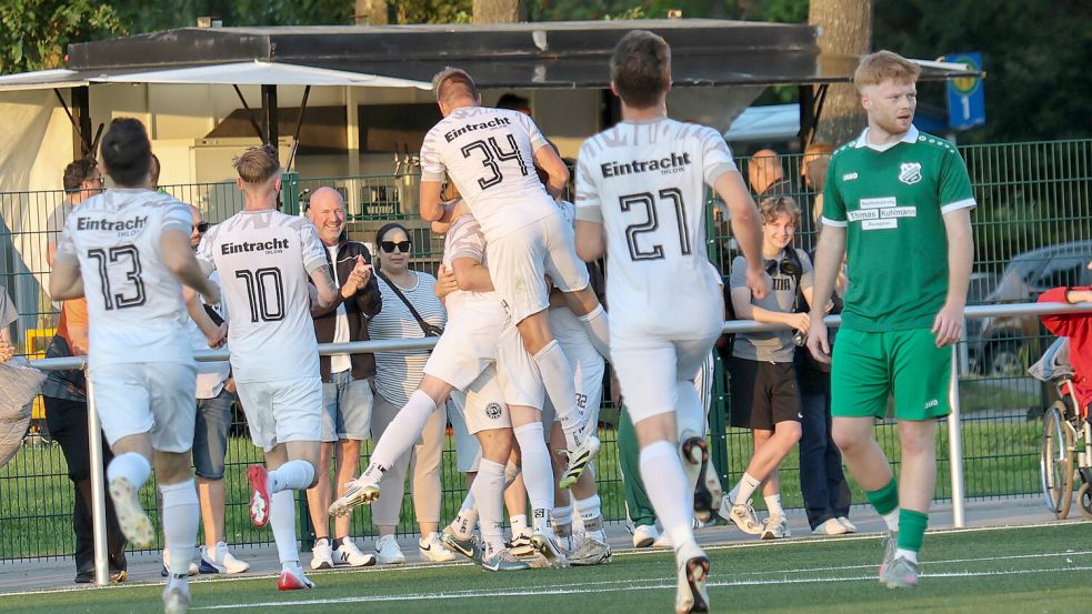 Fans und Spieler der Eintracht durften in der laufenden Saison schon 54 Treffer bejubeln. Foto: Helmut Vortanz